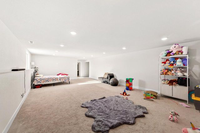 W218N16074 Tiger Lily DRIVE, Jackson, WI 53037