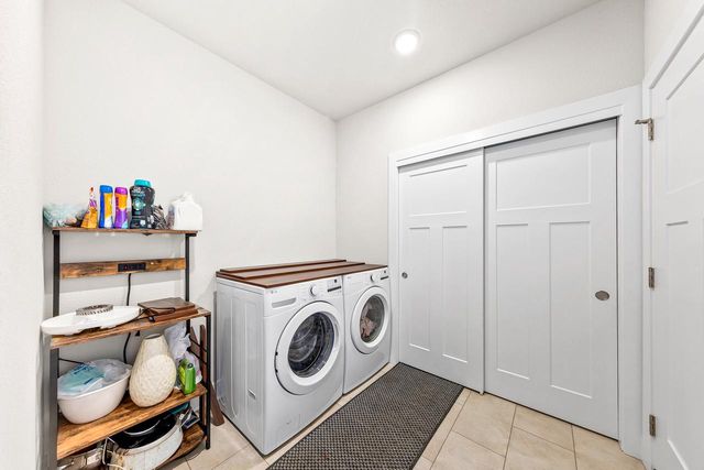 W218N16074 Tiger Lily DRIVE, Jackson, WI 53037