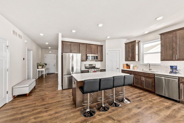 W218N16074 Tiger Lily DRIVE, Jackson, WI 53037