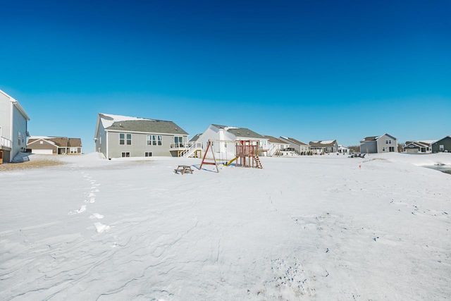 W218N16074 Tiger Lily DRIVE, Jackson, WI 53037