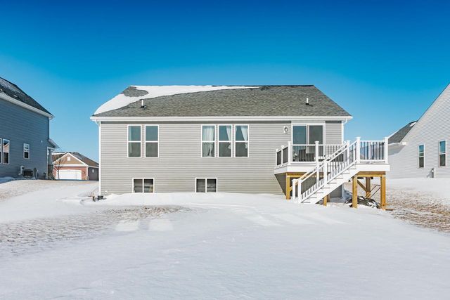 W218N16074 Tiger Lily DRIVE, Jackson, WI 53037