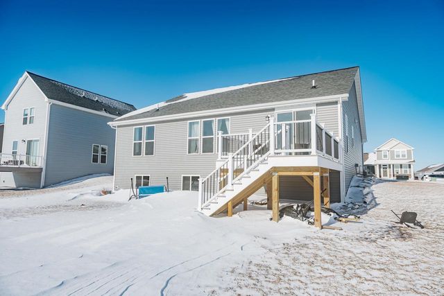 W218N16074 Tiger Lily DRIVE, Jackson, WI 53037