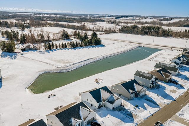 W218N16074 Tiger Lily DRIVE, Jackson, WI 53037