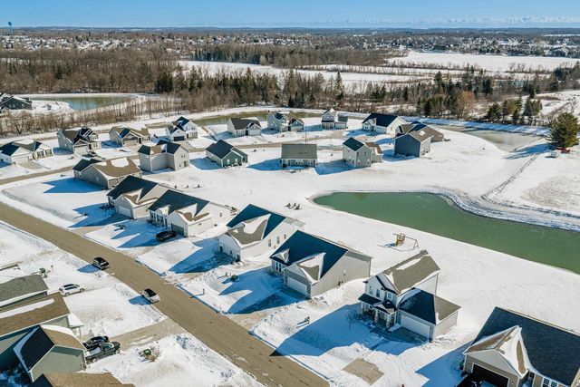 W218N16074 Tiger Lily DRIVE, Jackson, WI 53037