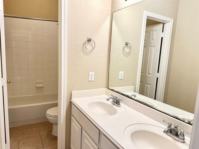 3723 Tumbling Falls Drive, Manvel, TX 77578