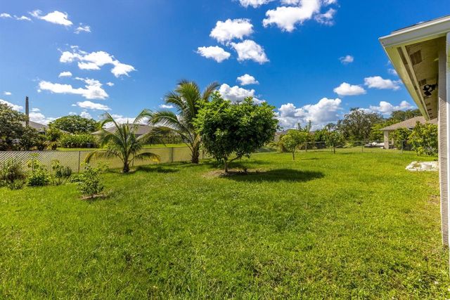 512 SW MCCOMB AVENUE, Port St Lucie, FL 34953