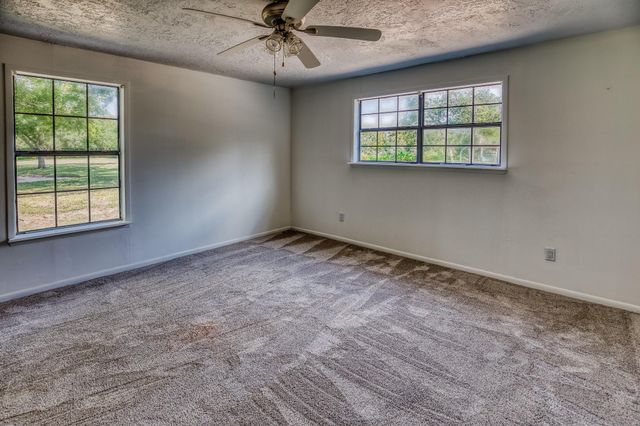 660 Oil Field Rd, Bellville, TX 77418