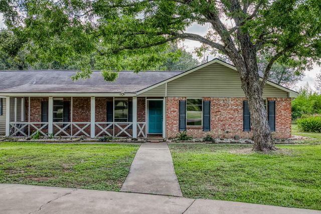 660 Oil Field Rd, Bellville, TX 77418