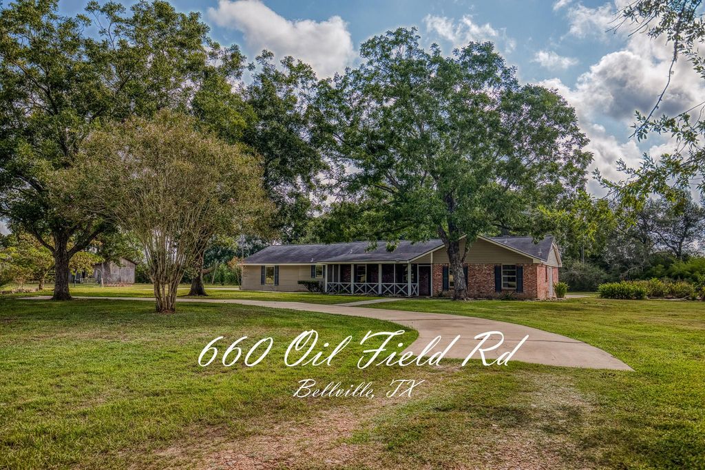 660 Oil Field Rd, Bellville, TX 77418