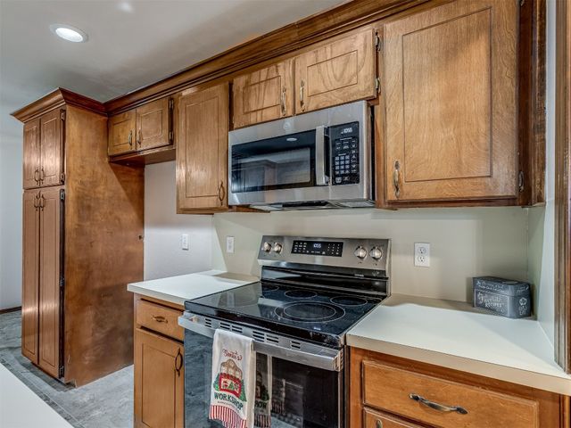 17112 Valley Crest, Edmond, OK 73012