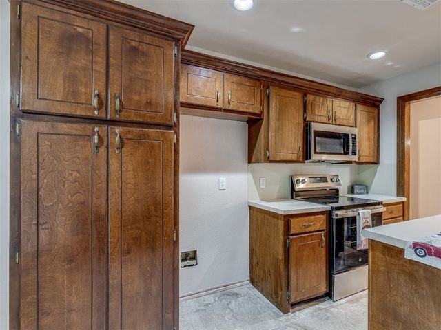 17112 Valley Crest, Edmond, OK 73012