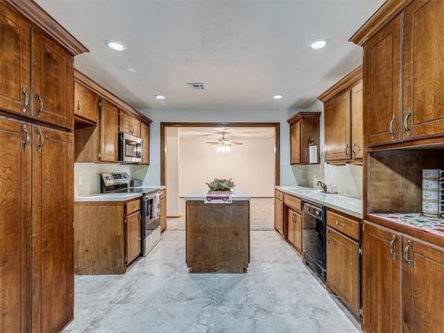 17112 Valley Crest, Edmond, OK 73012