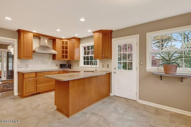 7 Harding Street, Albany, NY 12208