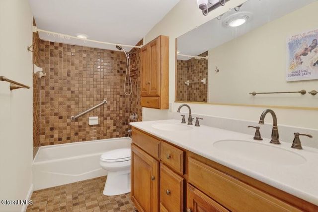 7 Harding Street, Albany, NY 12208