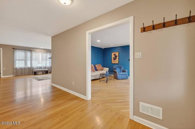 7 Harding Street, Albany, NY 12208