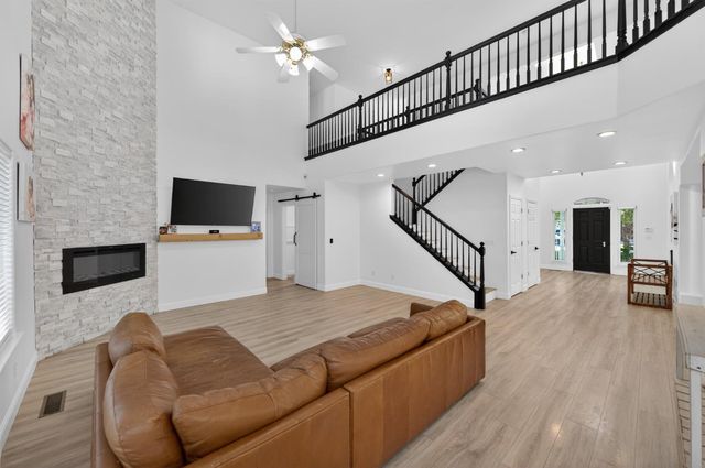 2853 Carolina Avenue, Clovis, CA 93611