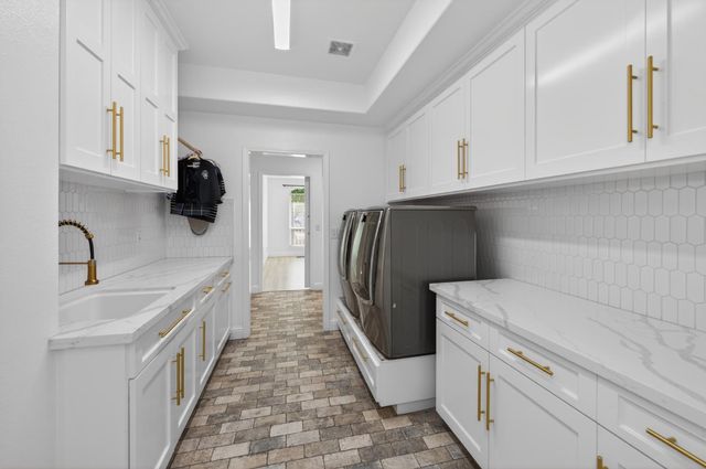 2853 Carolina Avenue, Clovis, CA 93611