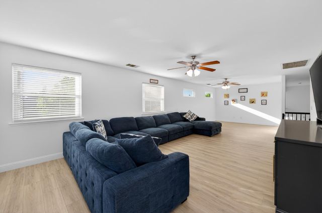 2853 Carolina Avenue, Clovis, CA 93611