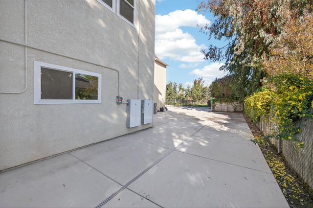 2853 Carolina Avenue, Clovis, CA 93611