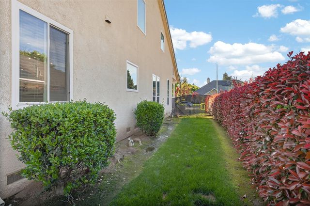 2853 Carolina Avenue, Clovis, CA 93611