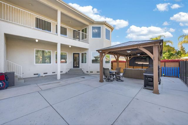 2853 Carolina Avenue, Clovis, CA 93611