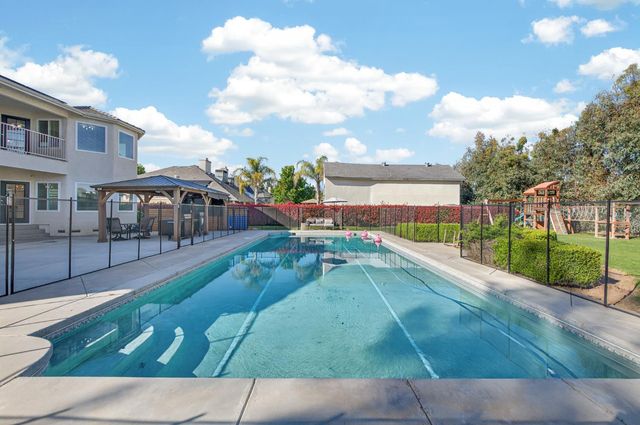 2853 Carolina Avenue, Clovis, CA 93611