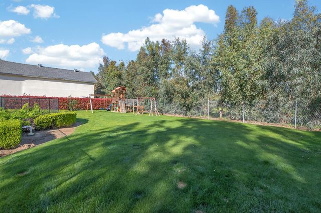 2853 Carolina Avenue, Clovis, CA 93611