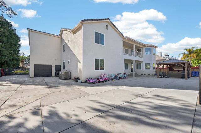 2853 Carolina Avenue, Clovis, CA 93611