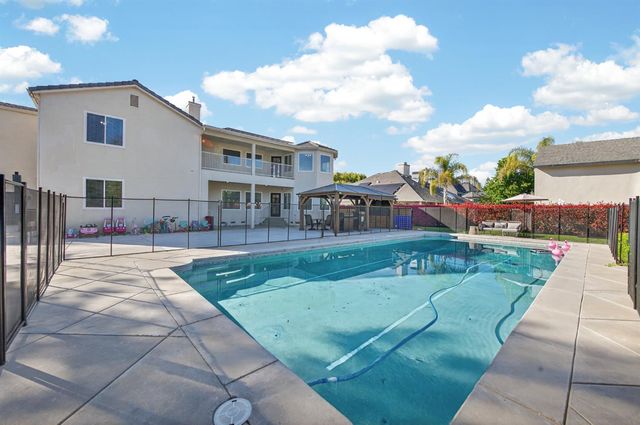 2853 Carolina Avenue, Clovis, CA 93611