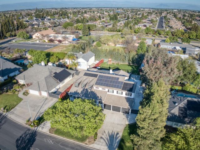 2853 Carolina Avenue, Clovis, CA 93611