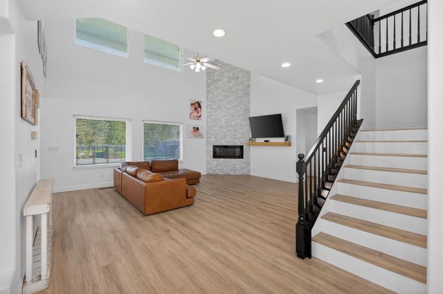 2853 Carolina Avenue, Clovis, CA 93611