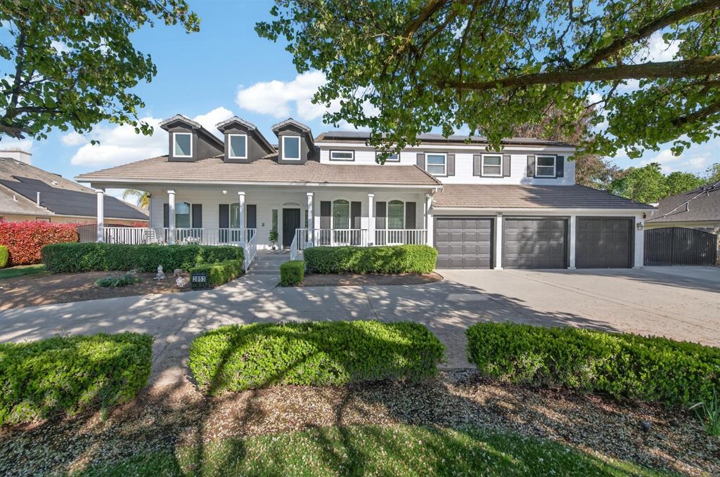 Image 1 of property listing at 2853 Carolina Avenue, Clovis, CA 93611