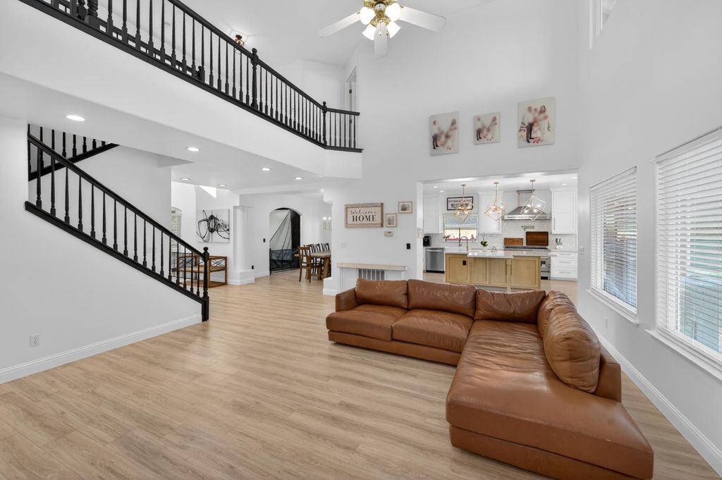 Image 12 of property listing at 2853 Carolina Avenue, Clovis, CA 93611