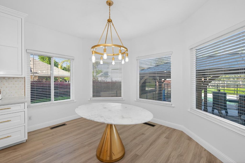 Image 16 of property listing at 2853 Carolina Avenue, Clovis, CA 93611