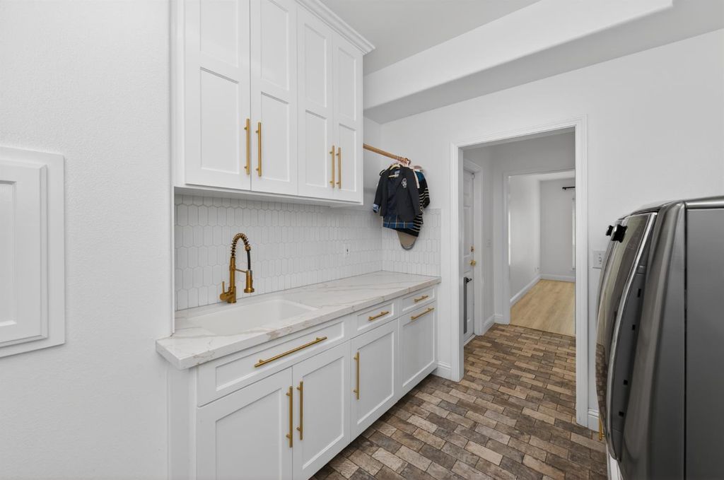 Image 21 of property listing at 2853 Carolina Avenue, Clovis, CA 93611