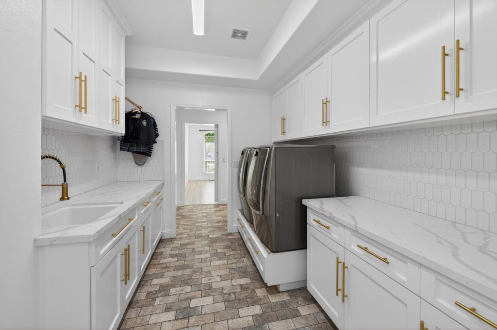 Image 23 of property listing at 2853 Carolina Avenue, Clovis, CA 93611