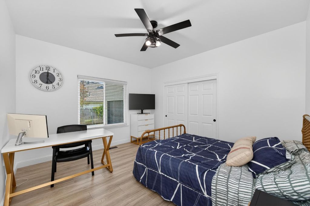 Image 25 of property listing at 2853 Carolina Avenue, Clovis, CA 93611