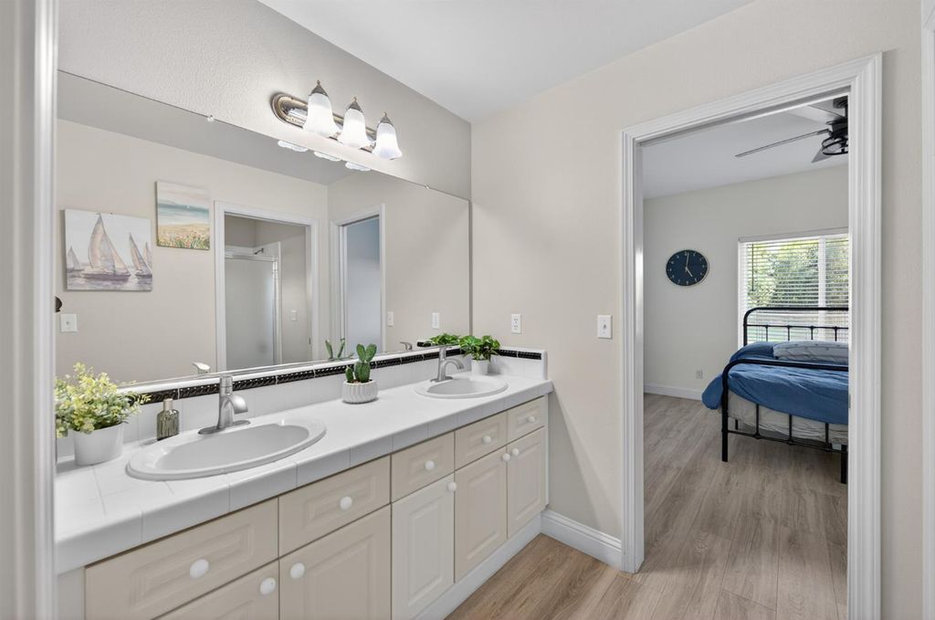 Image 27 of property listing at 2853 Carolina Avenue, Clovis, CA 93611