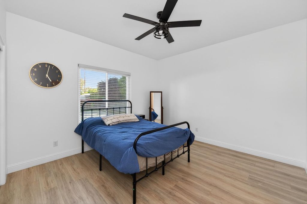 Image 29 of property listing at 2853 Carolina Avenue, Clovis, CA 93611