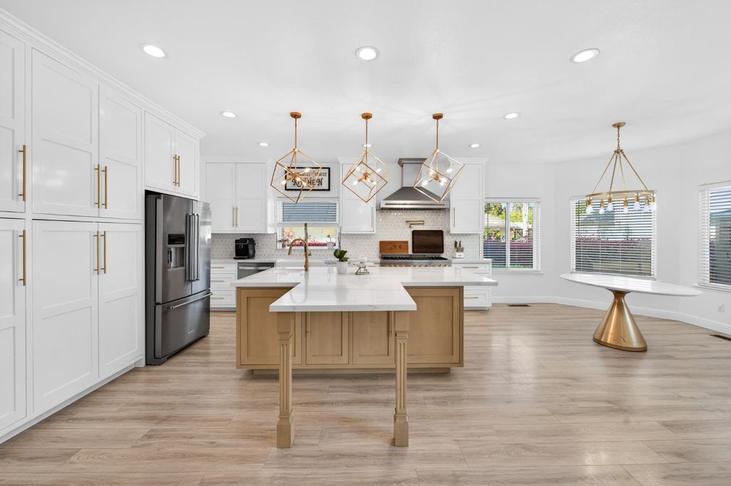 Image 3 of property listing at 2853 Carolina Avenue, Clovis, CA 93611