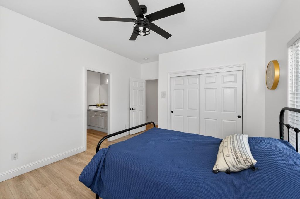 Image 30 of property listing at 2853 Carolina Avenue, Clovis, CA 93611