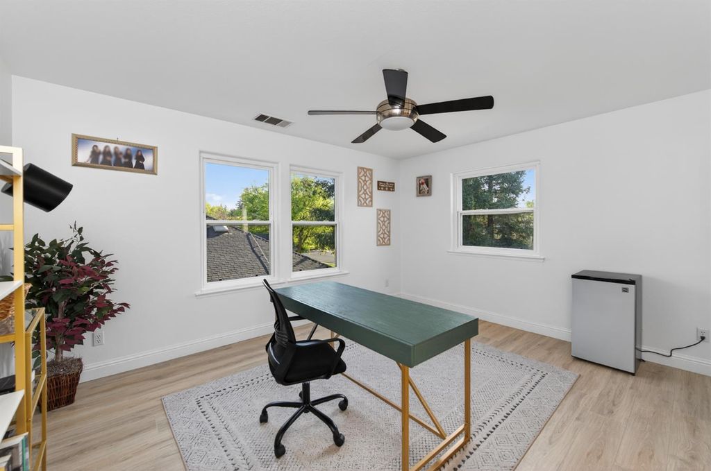 Image 35 of property listing at 2853 Carolina Avenue, Clovis, CA 93611