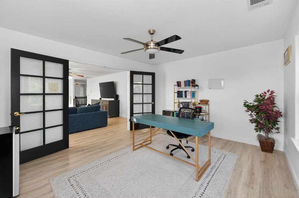 Image 36 of property listing at 2853 Carolina Avenue, Clovis, CA 93611