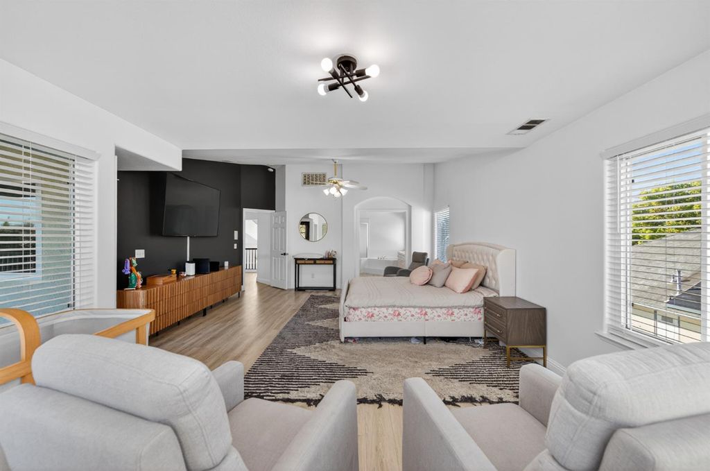 Image 42 of property listing at 2853 Carolina Avenue, Clovis, CA 93611