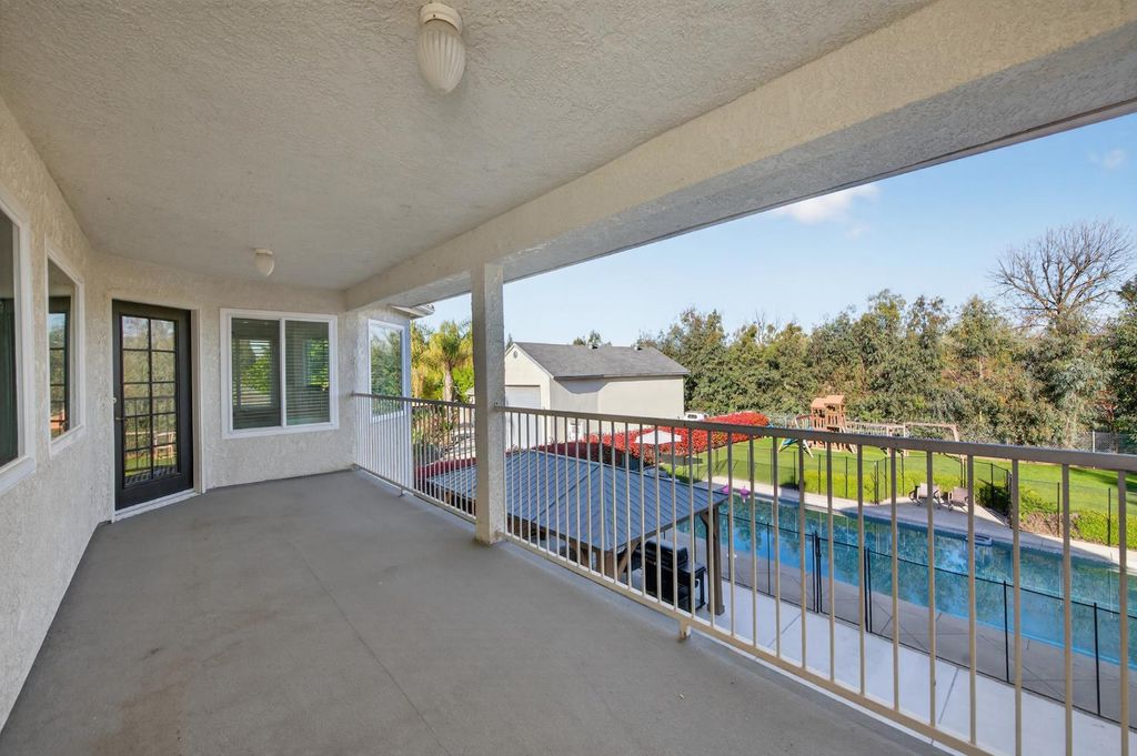 Image 45 of property listing at 2853 Carolina Avenue, Clovis, CA 93611