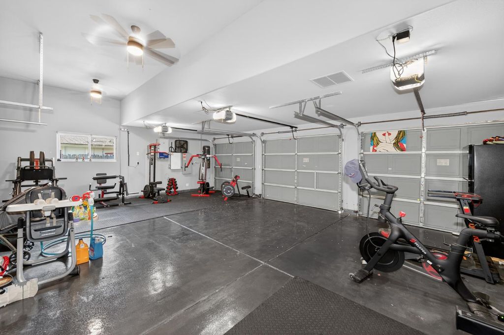 Image 46 of property listing at 2853 Carolina Avenue, Clovis, CA 93611