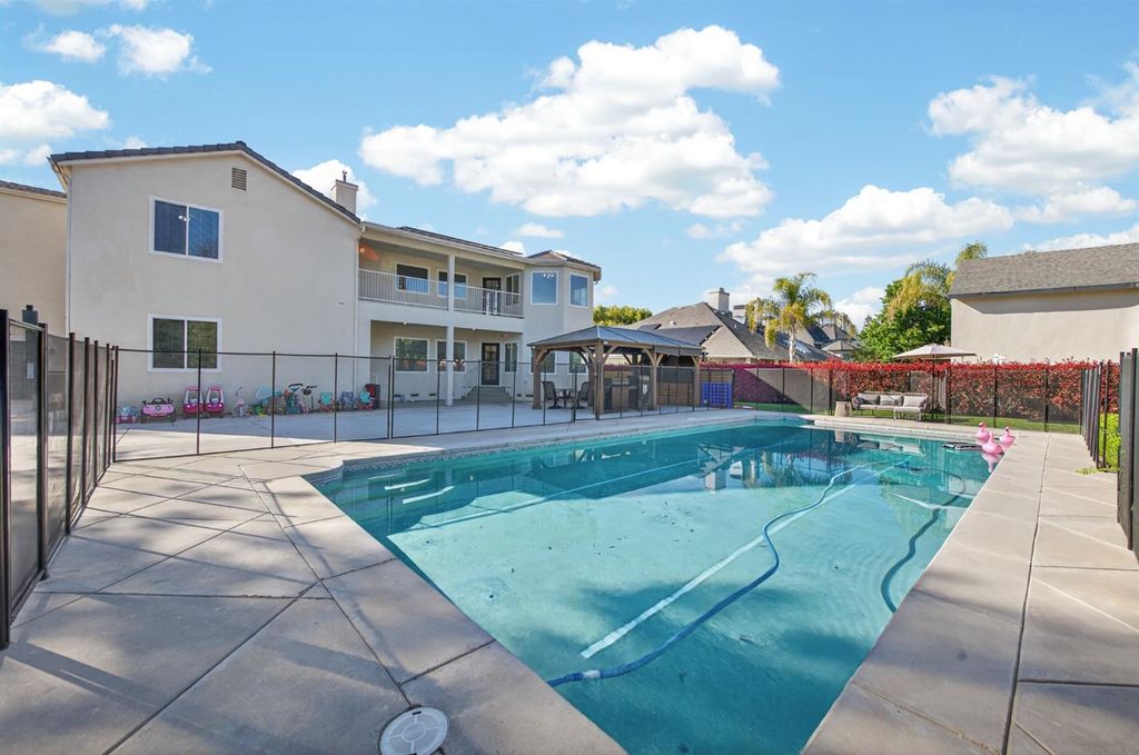 Image 56 of property listing at 2853 Carolina Avenue, Clovis, CA 93611