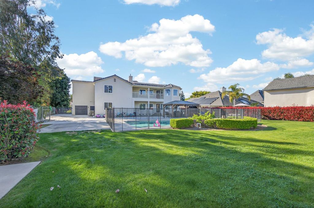 Image 57 of property listing at 2853 Carolina Avenue, Clovis, CA 93611