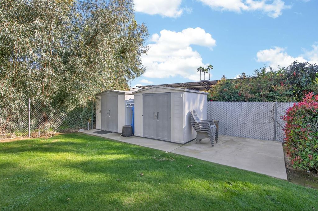 Image 58 of property listing at 2853 Carolina Avenue, Clovis, CA 93611