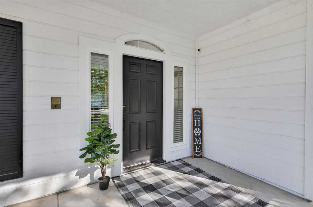 Image 6 of property listing at 2853 Carolina Avenue, Clovis, CA 93611